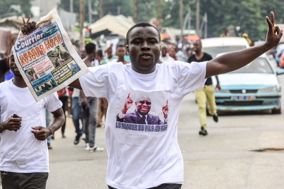 La Cpi ordina la liberazione dell’ex presidente ivoriano Gbagbo