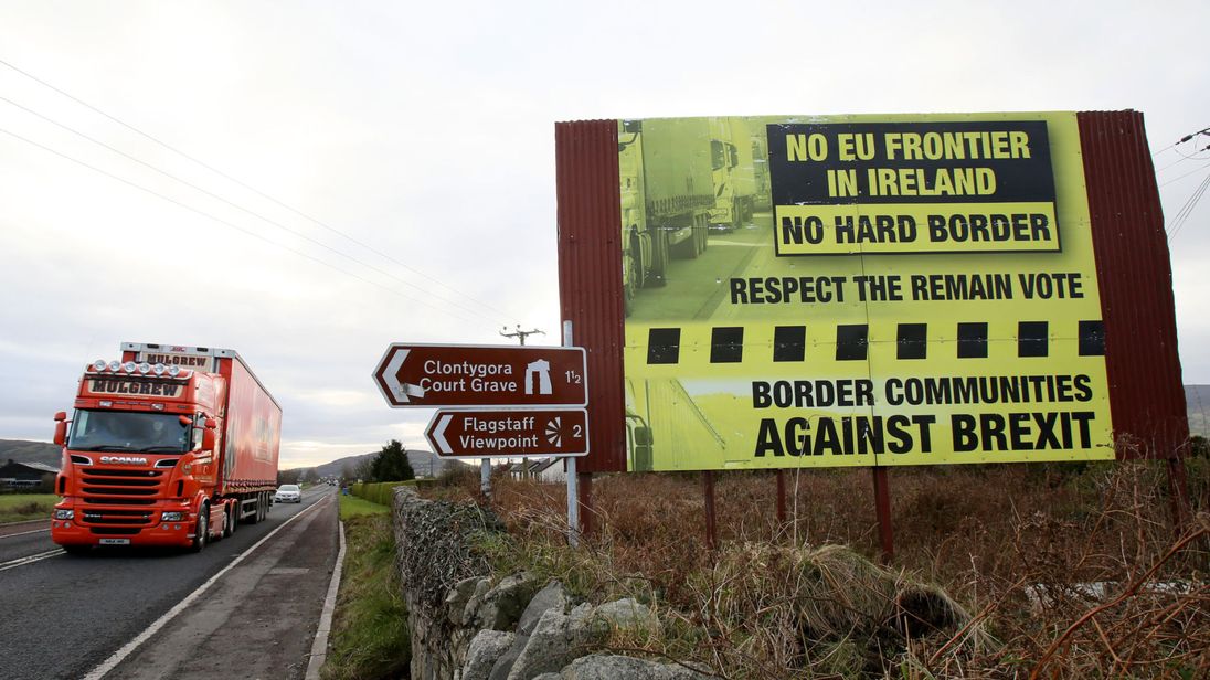 Sul confine invisibile tra le due Irlande si agitano i fantasmi