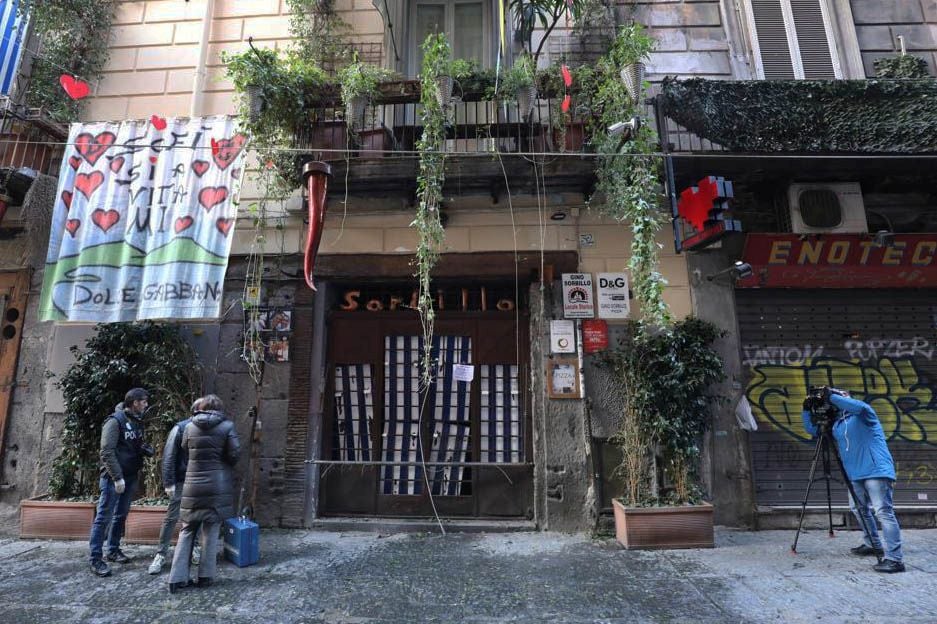 Bomba a Napoli, De Magistris: aspettiamo ancora i poliziotti di Salvini