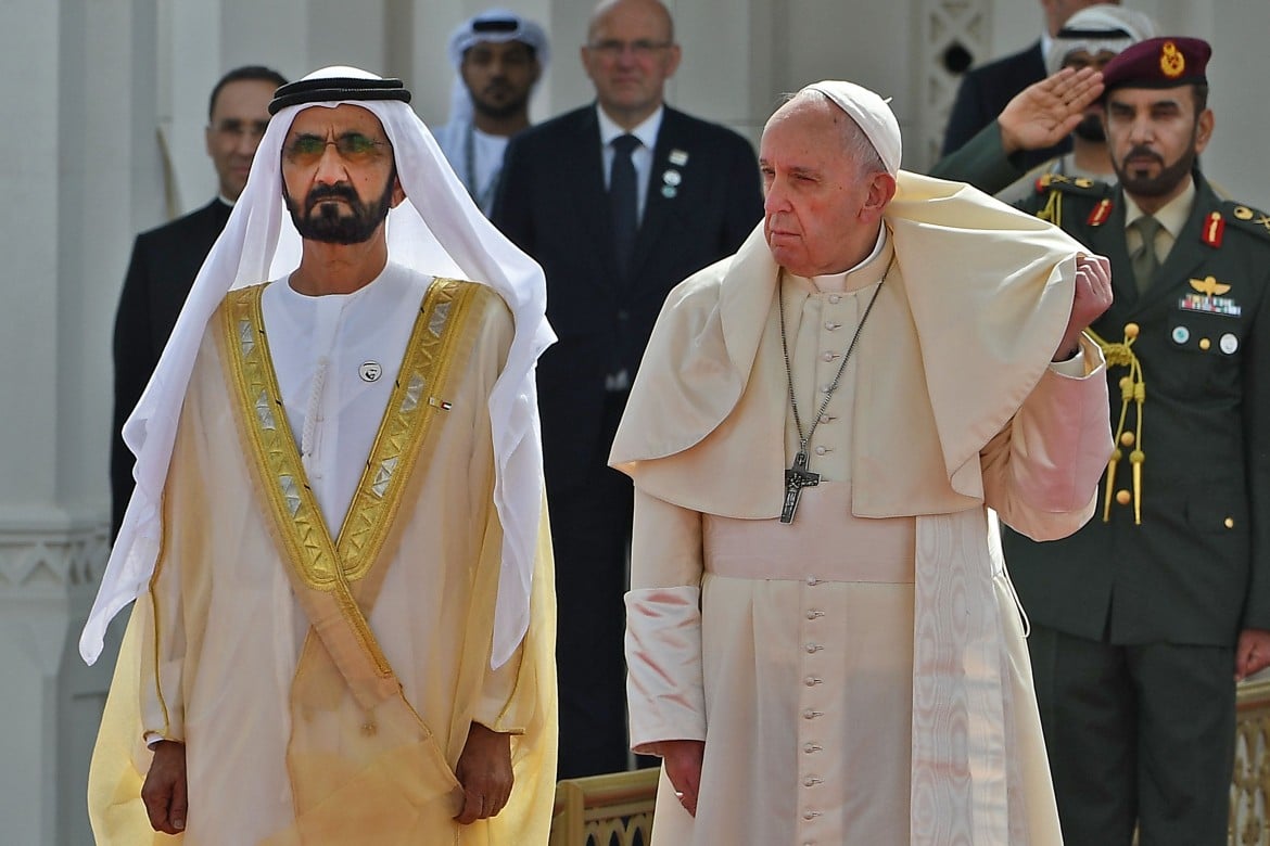 Il papa ad Abu Dhabi chiama in causa l’emiro: «Basta guerre»