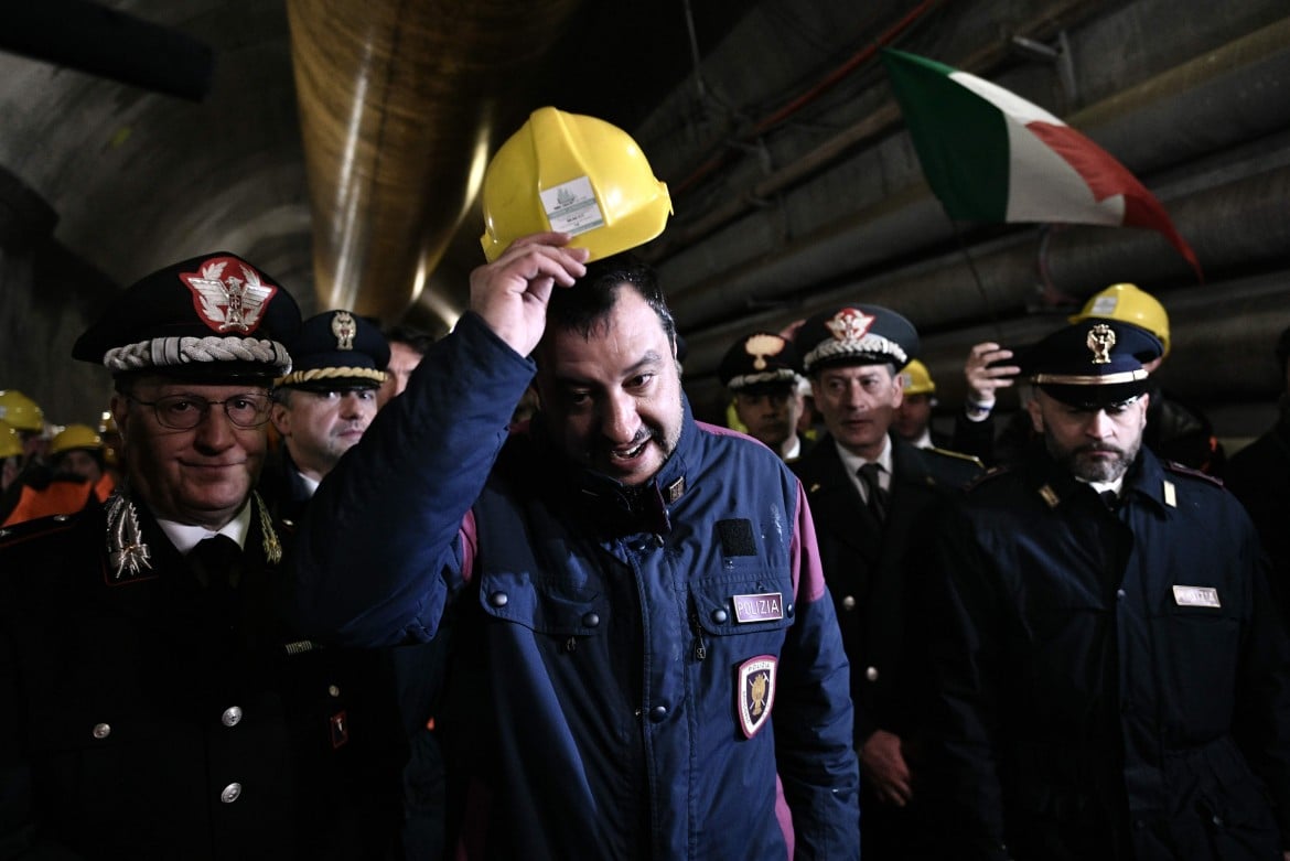 Appesi alla memoria di Salvini i 5S preparano il no al processo
