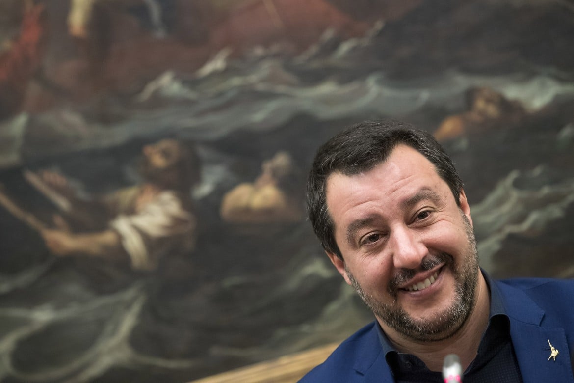 Salvini trionfa e rassicura i 5Stelle: «Voto non politico»