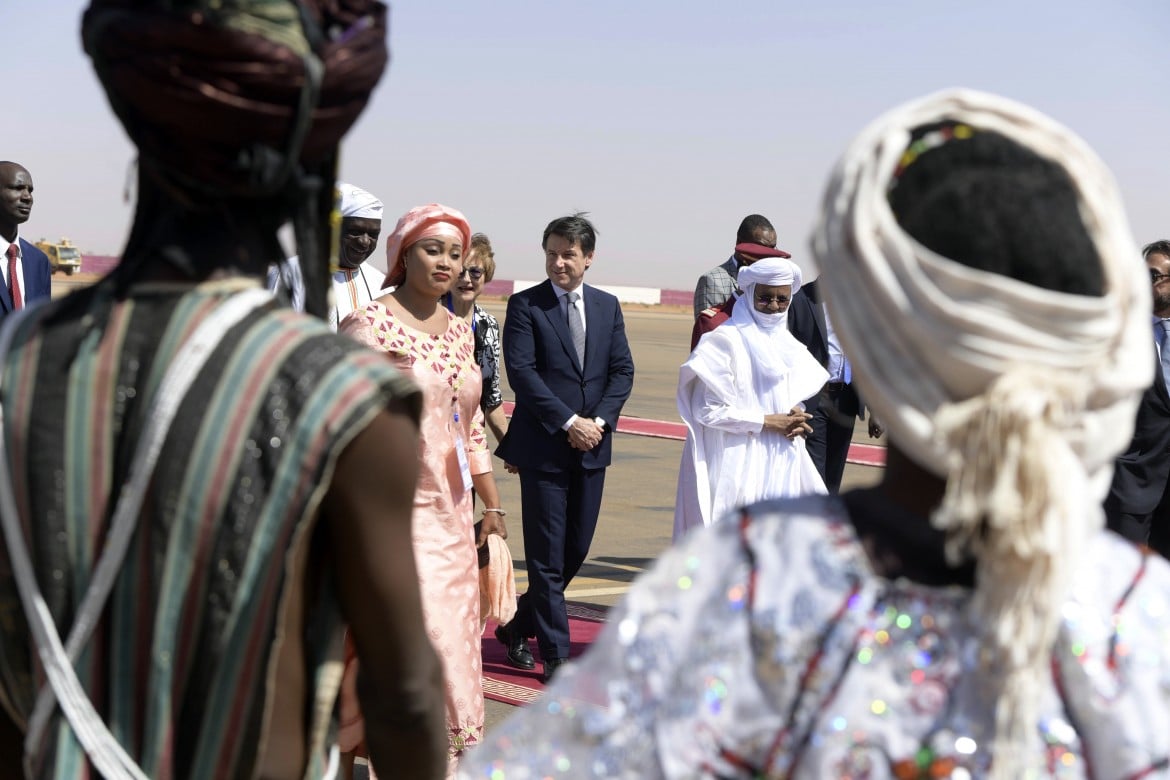 Italia in missione segreta: base in Niger e guerra ai migranti