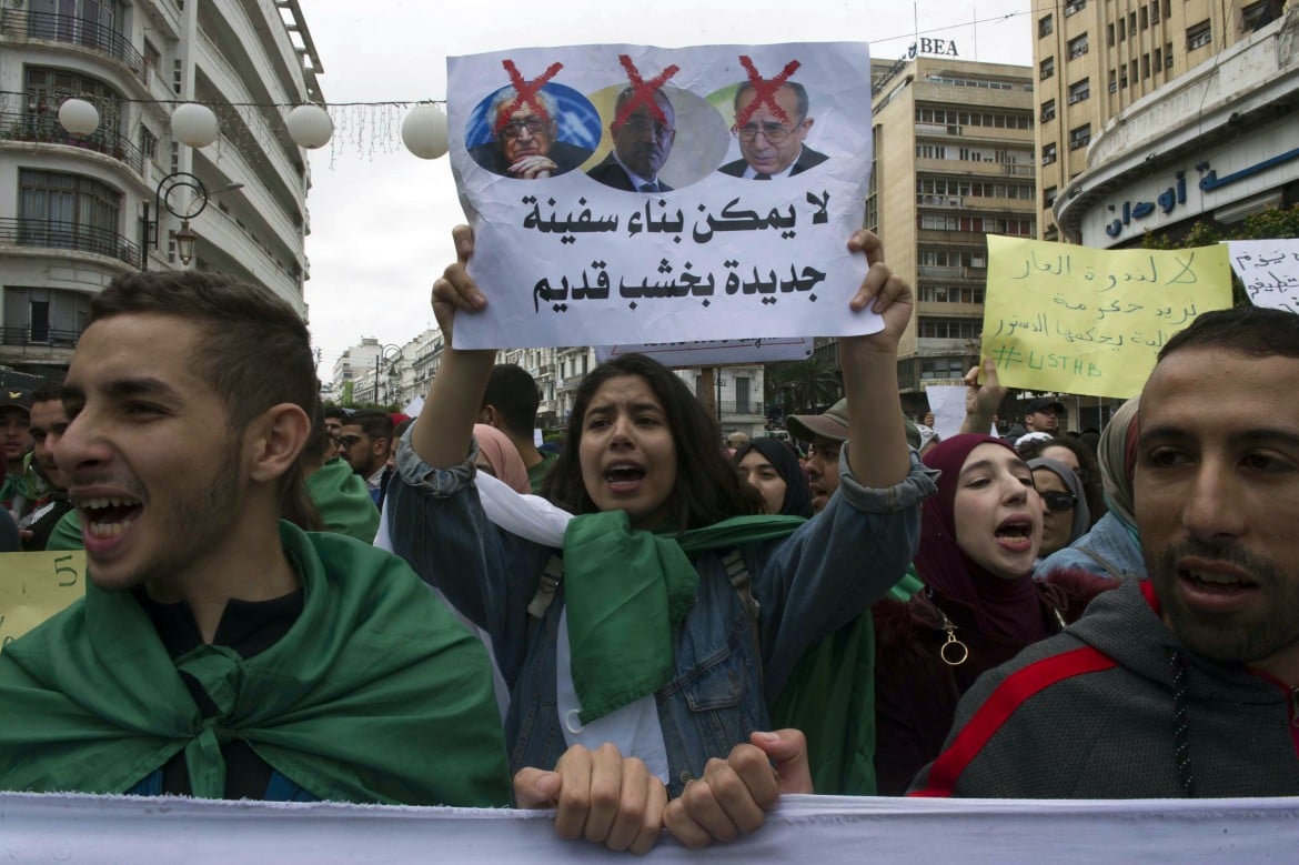 L’Algeria secondo l’esercito: via Bouteflika, non il sistema