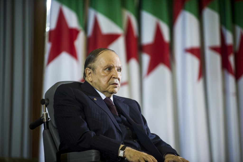 La capitolazione di Bouteflika sotto il pressing dell’esercito