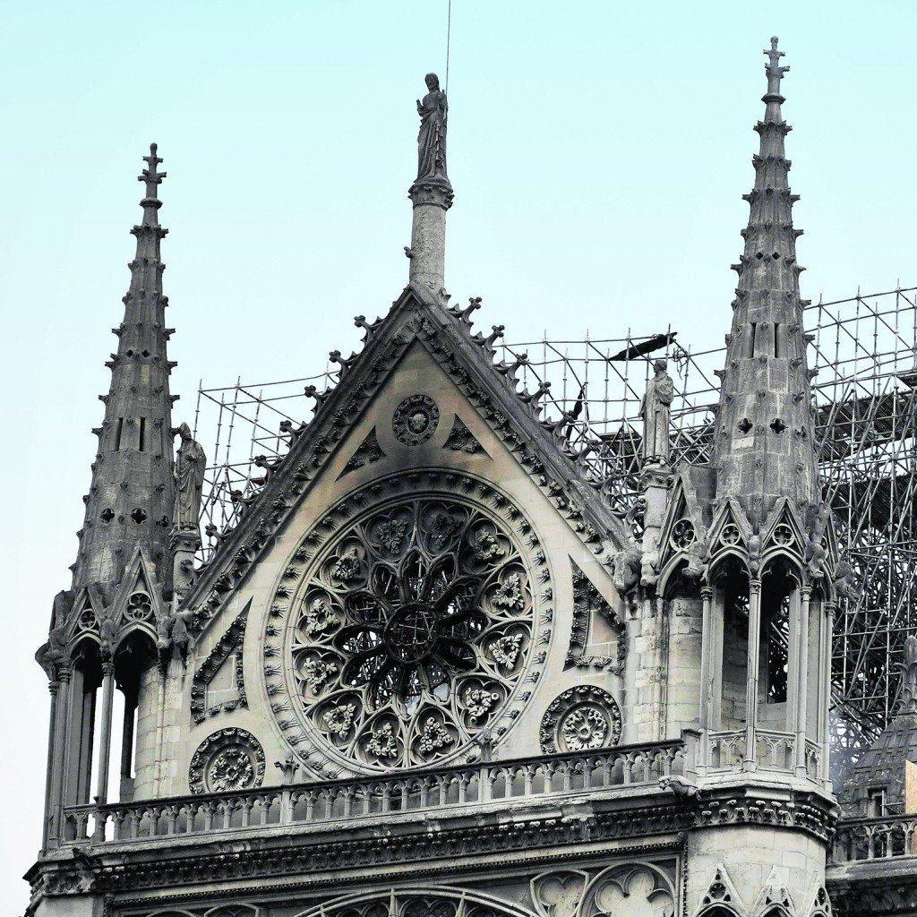 Notre-Dame resta in piedi, «sarà ricostruita in 5 anni»