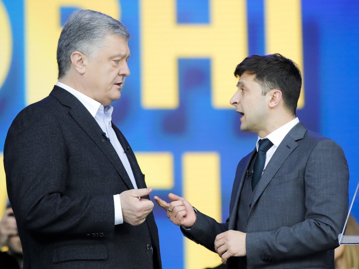 Ucraina: la sfida allo stadio lancia Zelensky. Poroshenko verso la sconfitta