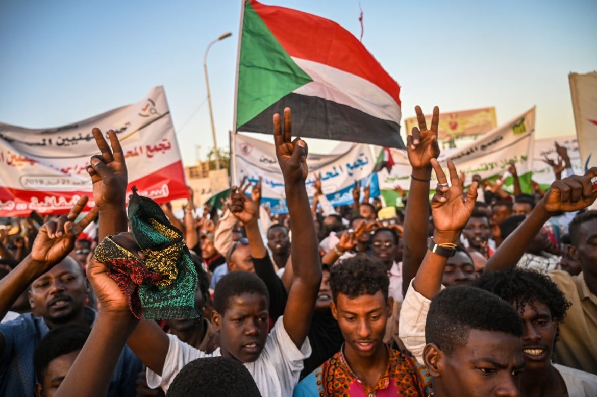 Sudan, stop ai negoziati con i militari