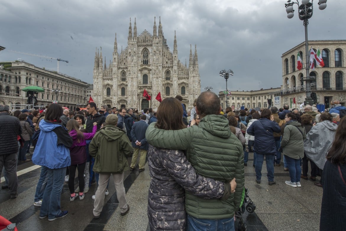 Il lungo 25 aprile di Milano. In 70mila sfilano fino al Duomo
