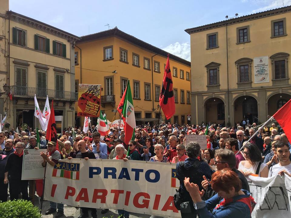 Cartelli contro il prefetto e cori partigiani: la questura di Prato denuncia l’Anpi