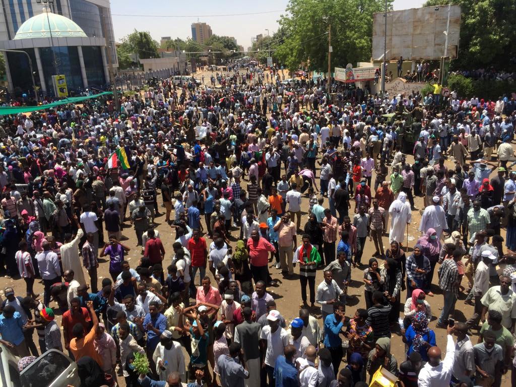 Presidio no stop, 20 morti e prime crepe tra i militari in Sudan