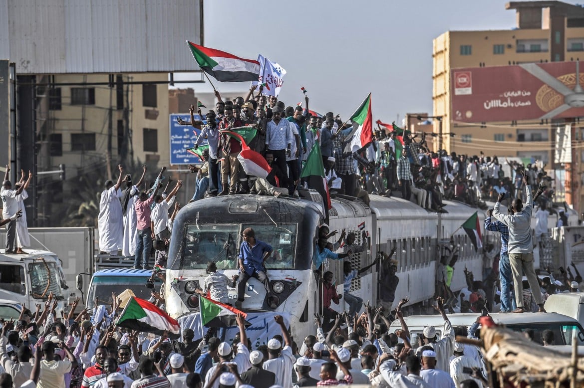 Sudan, l’Unione africana concede tre mesi ai generali