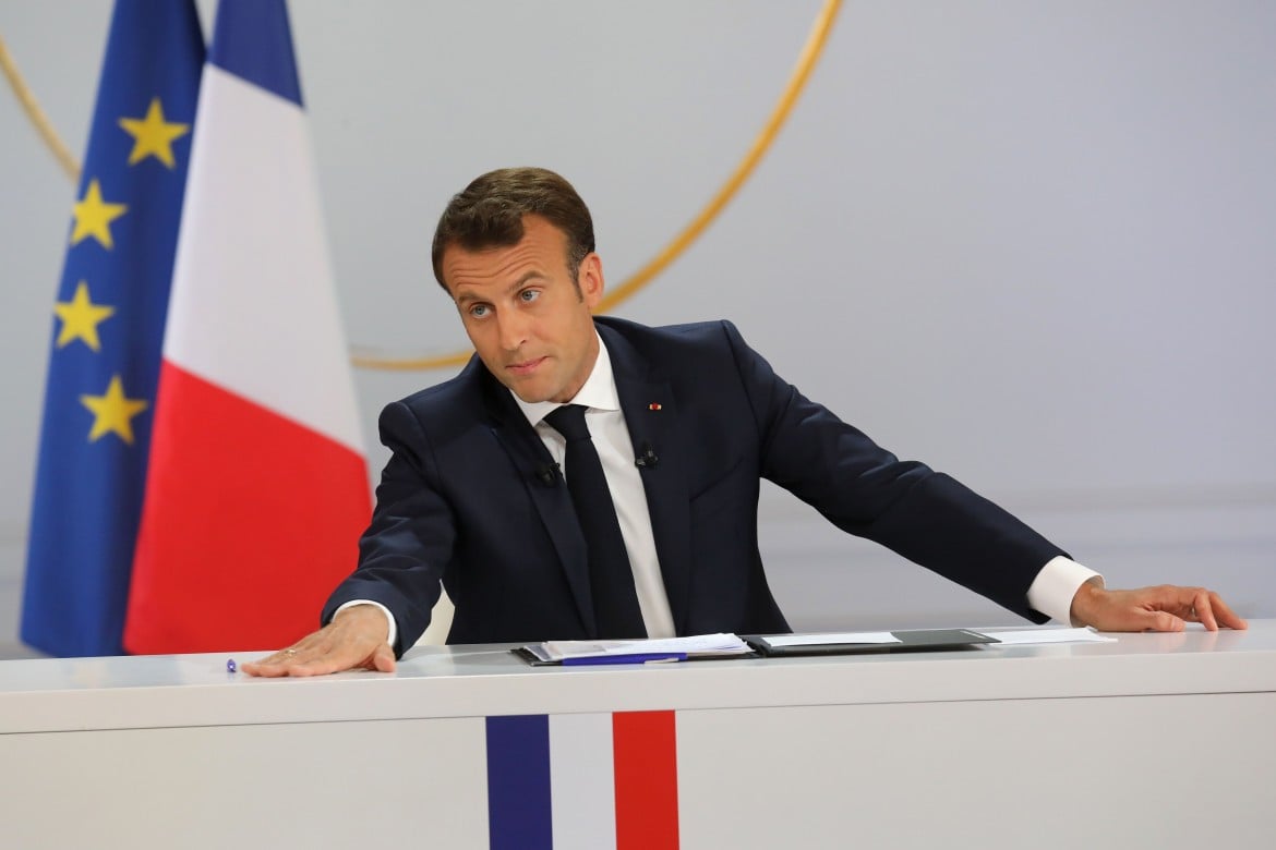 Macron tende la mano e «rinuncia» all’austerità