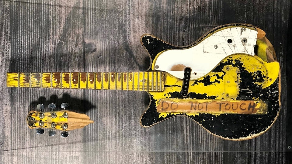 La chitarra in giallo