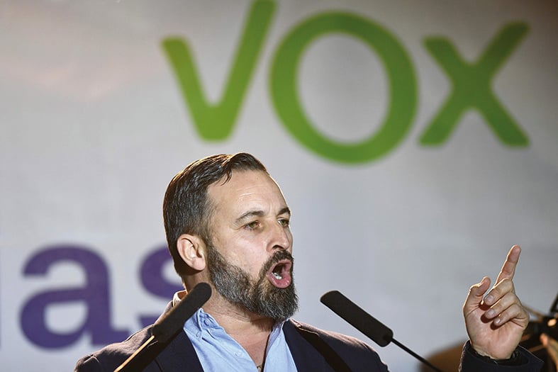 La marea nera non sfonda, ma Vox entra in parlamento per la prima volta