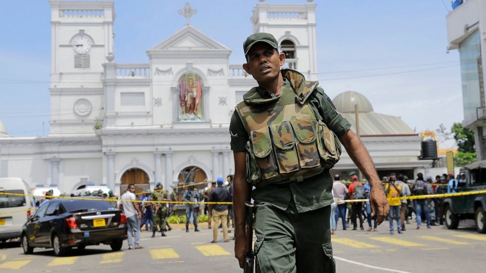 Otto esplosioni, strage in Sri Lanka. Chiese e hotel di lusso nel mirino