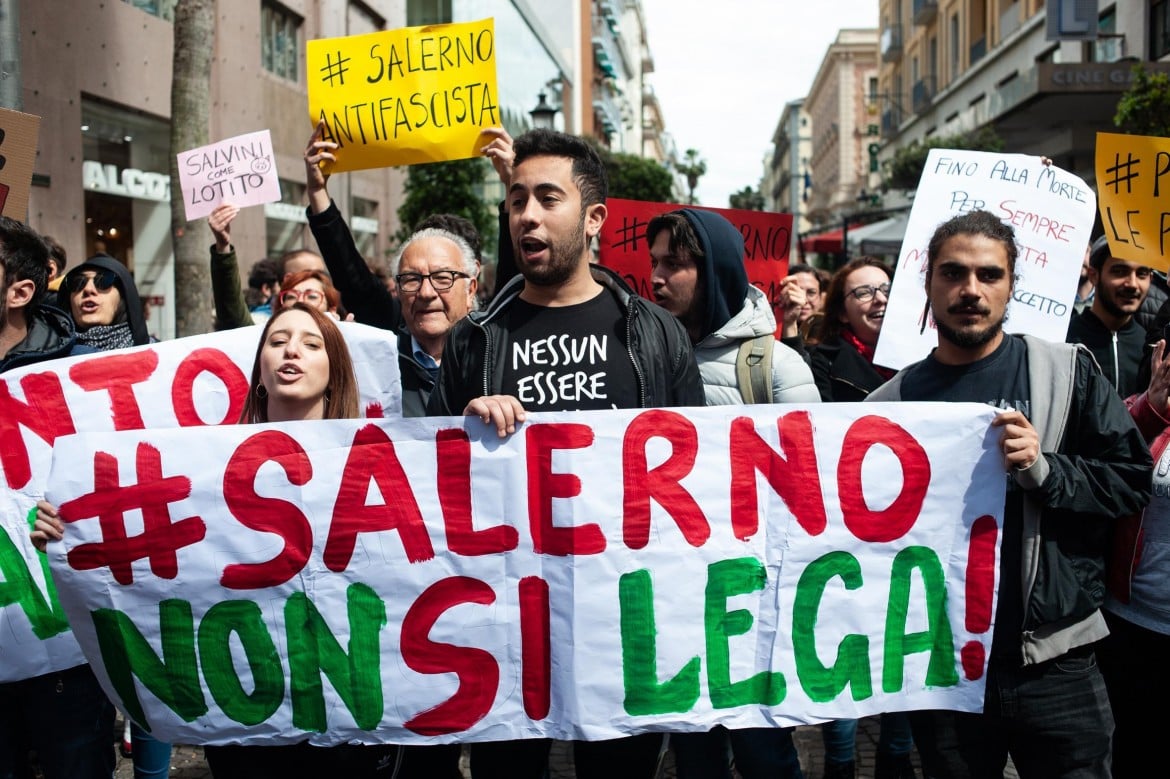 Salvini in Campania, dribblando i problemi