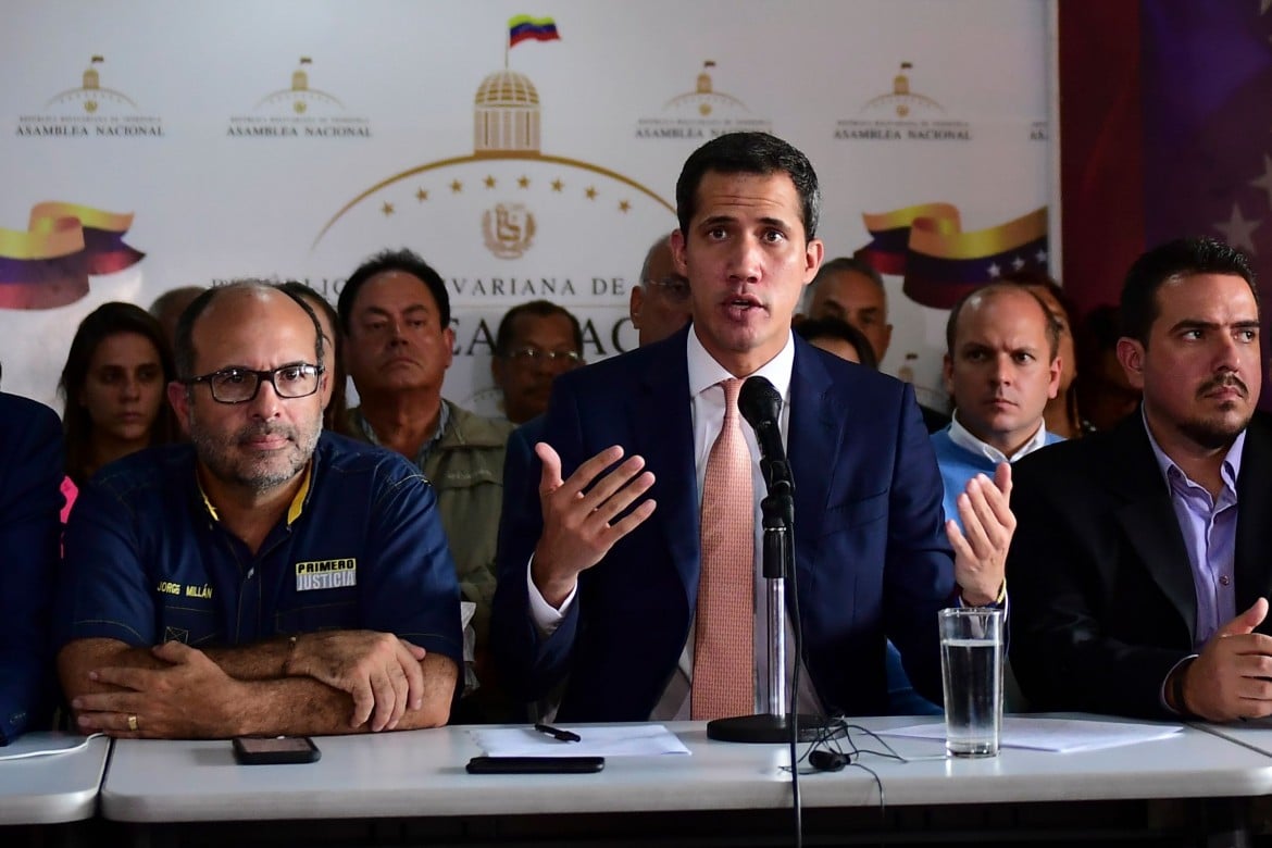 Golpisti rifugiati in ambasciata: Guaidó perde pezzi