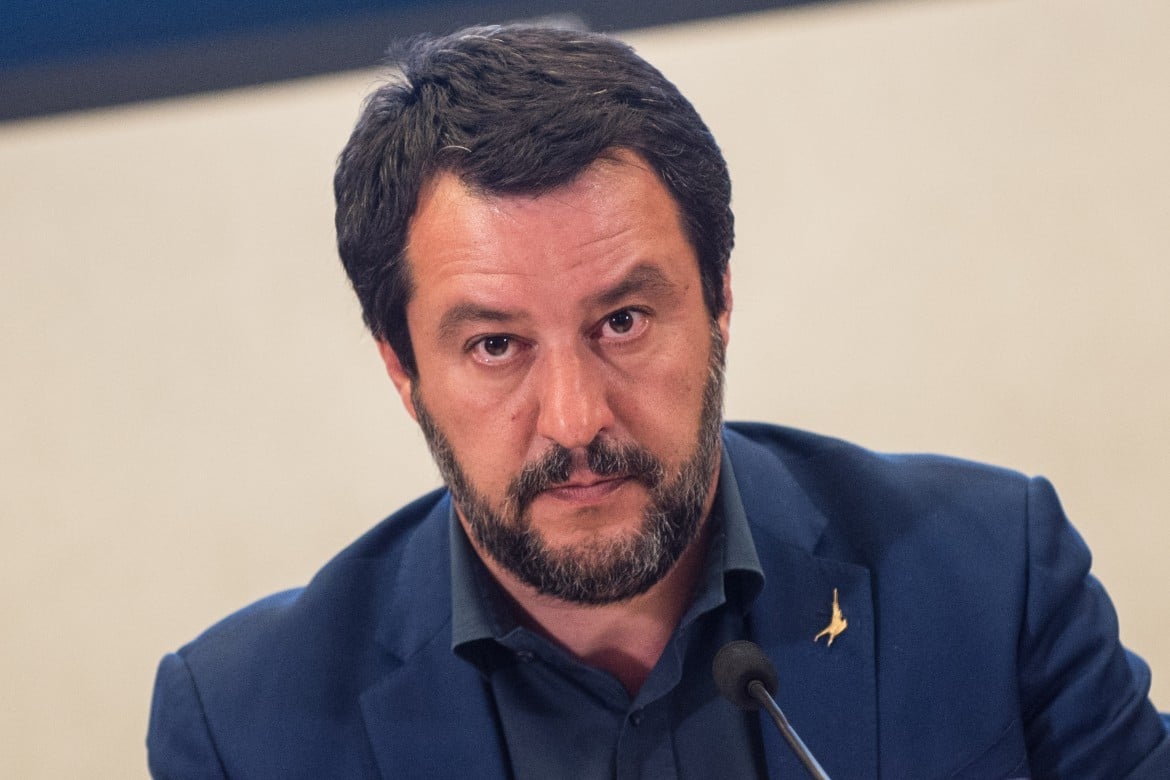 Sblocca cantieri, la teoria dello choc di Salvini: libero subappalto per due anni. Sindacati: «Follia»