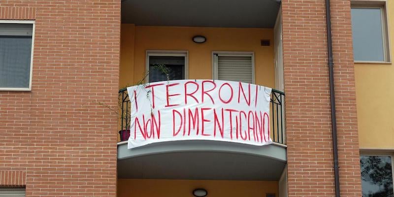 A Campobasso sboccia la protesta degli striscioni anti-Salvini, comizio trasferito al chiuso