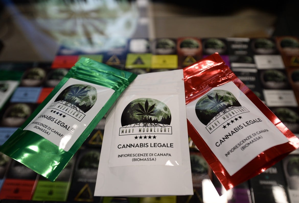 Cannabis light shop, prodotti vendibili  solo se non «droganti»