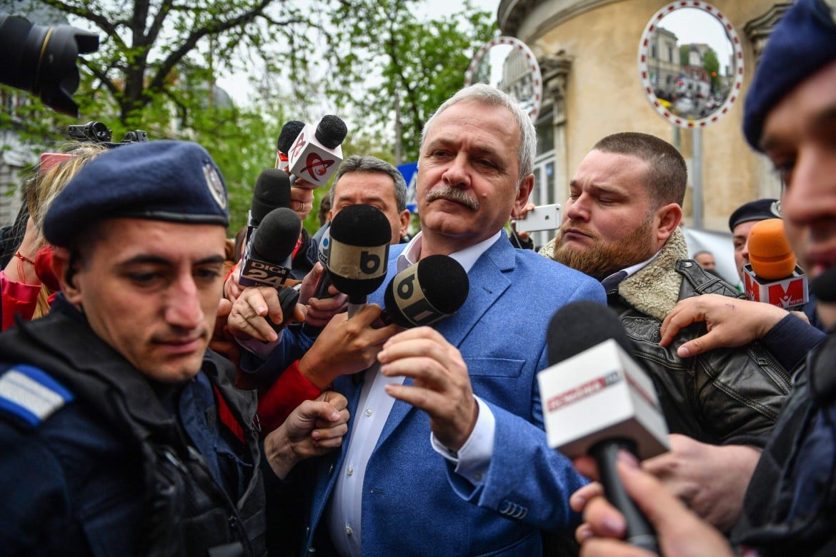 Romania, due giorni choc: flop del governo, arrestato il leader Psd