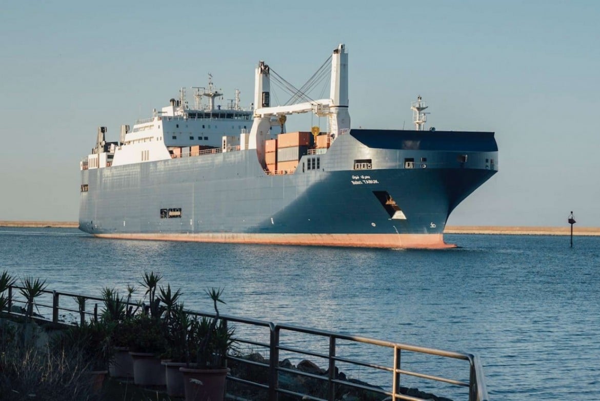 Cagliari, allarme per il cargo saudita nel porto