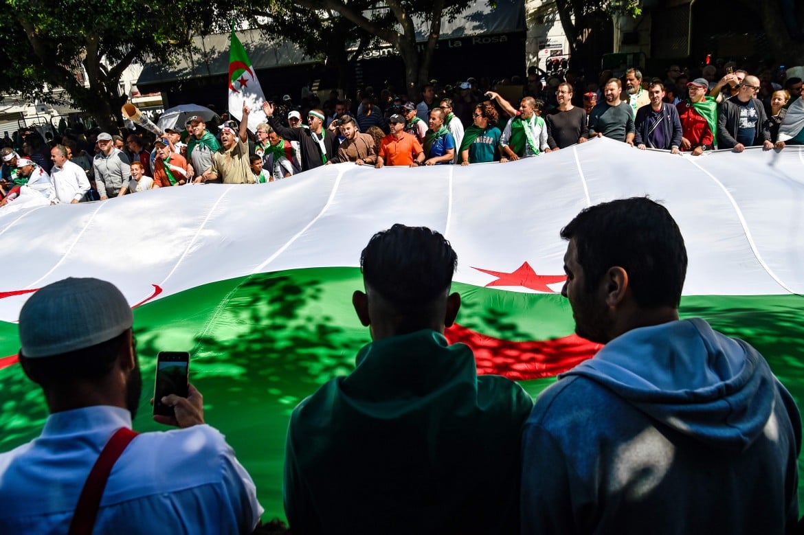 Algeria. Elezioni annullate, opposizioni prudenti: basta con l’interim del clan