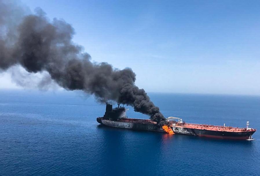 Esplosioni su navi nel Golfo, Pompeo accusa subito l’Iran