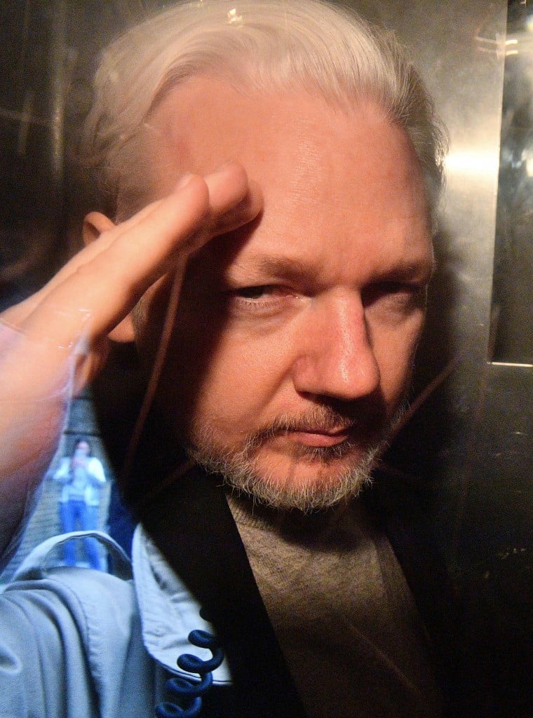 Londra firma: Assange verso gli Usa