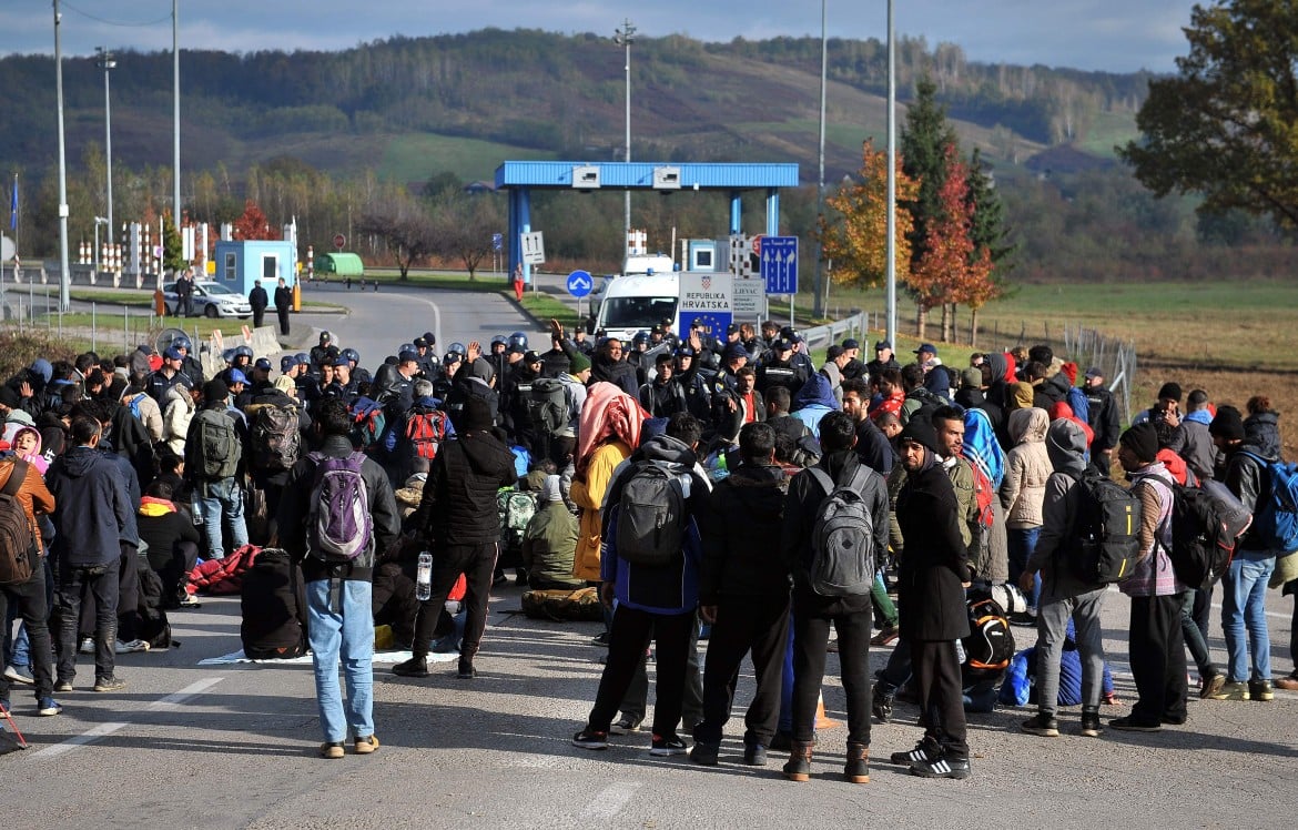 Vucjak, settecento profughi trasferiti  in una discarica. Ignorati tutti gli appelli
