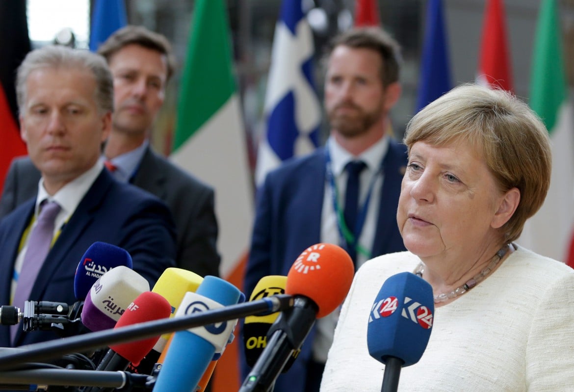 Merkel pianta paletti, scontro sulle nomine