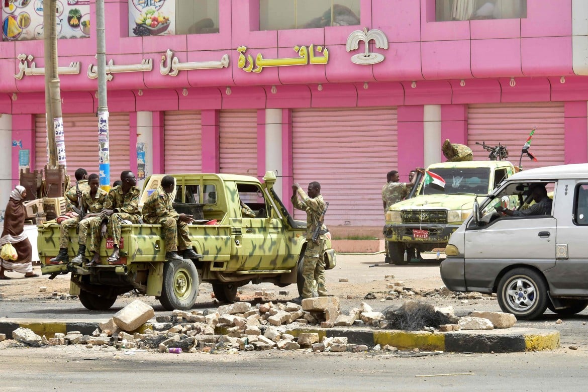 Sudan, contro i militari «disobbedienza civile e sciopero generale a oltranza»