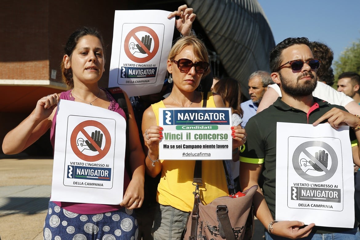 La protesta dei navigator contro il taglio di 2500 contratti