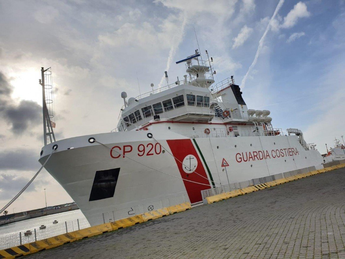 Salvini blocca un’altra nave della Guardia costiera