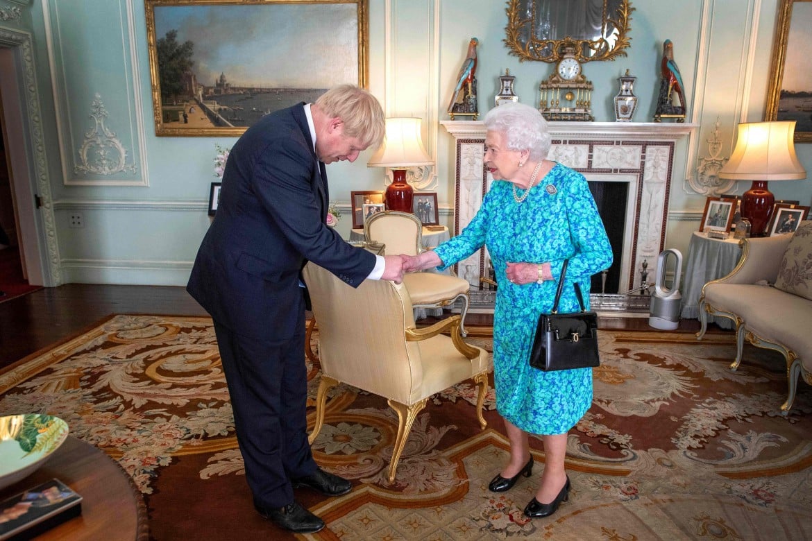 Boris Johnson riceve l’incarico dalla regina e promette: «Brexit entro il 31 ottobre».