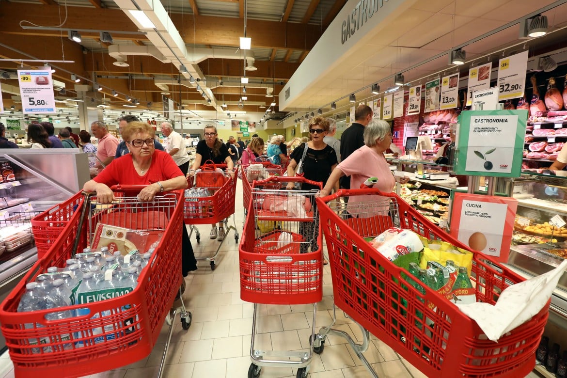 Contro guerra e inflazione, la Coop rivoluziona i supermercati
