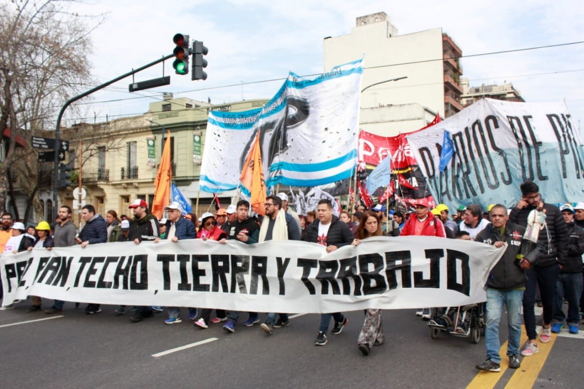 Contro il governo della fame di Macri la marcia dei cayetanos