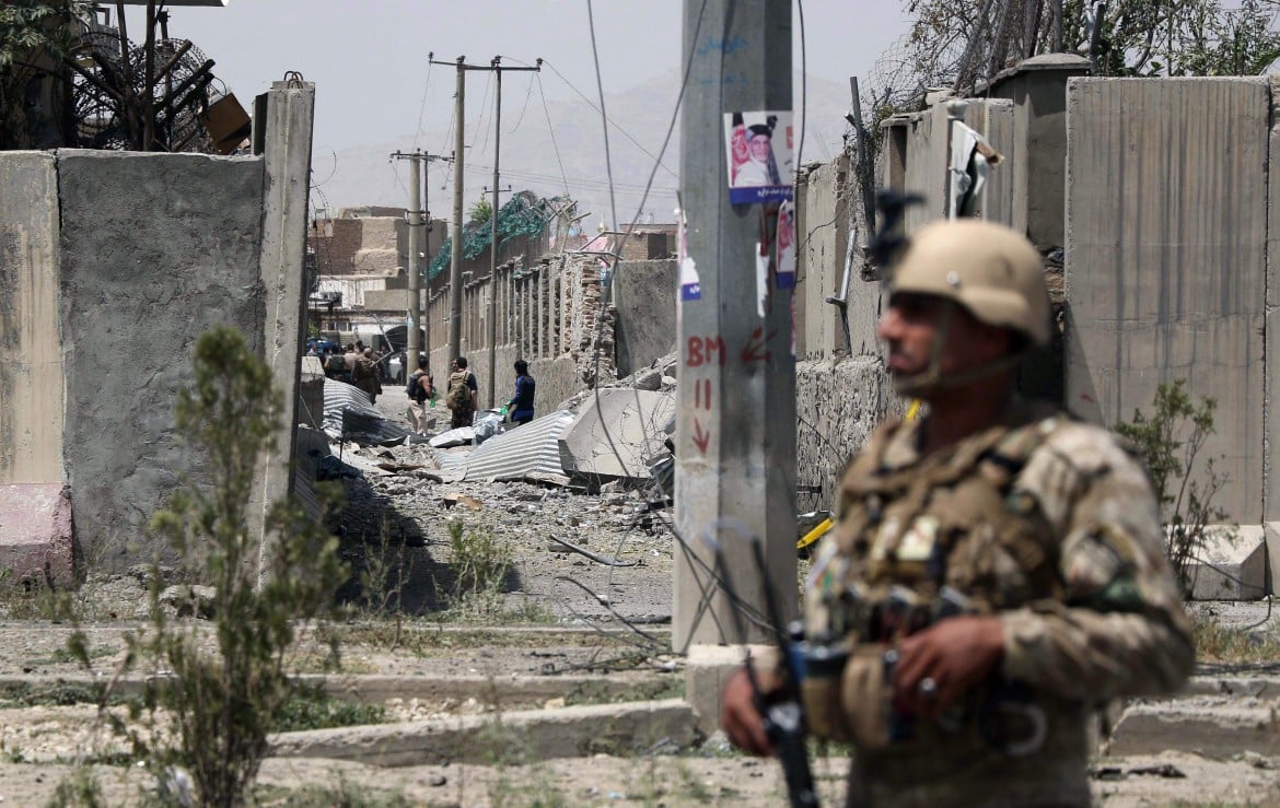 Il dialogo che non c’è: 14 morti in un attacco talebano a Kabul