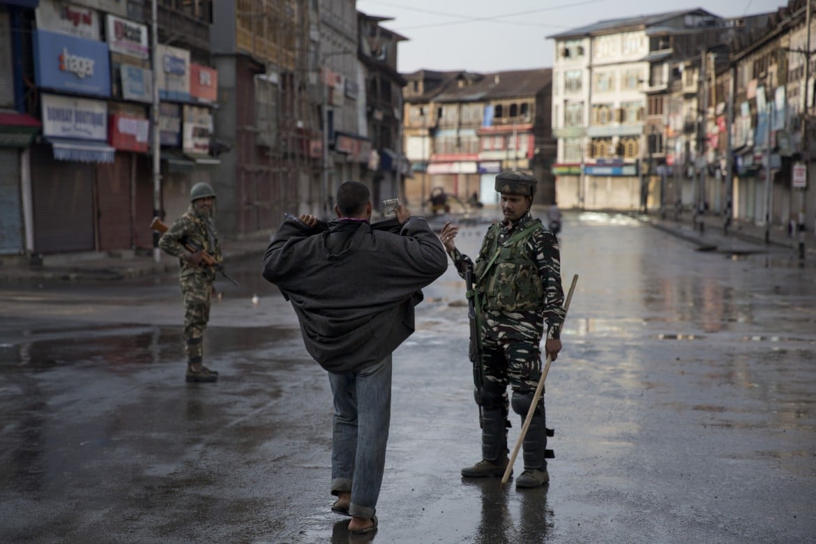 Modi parla di diritti, ma il Kashmir è ridotto al silenzio