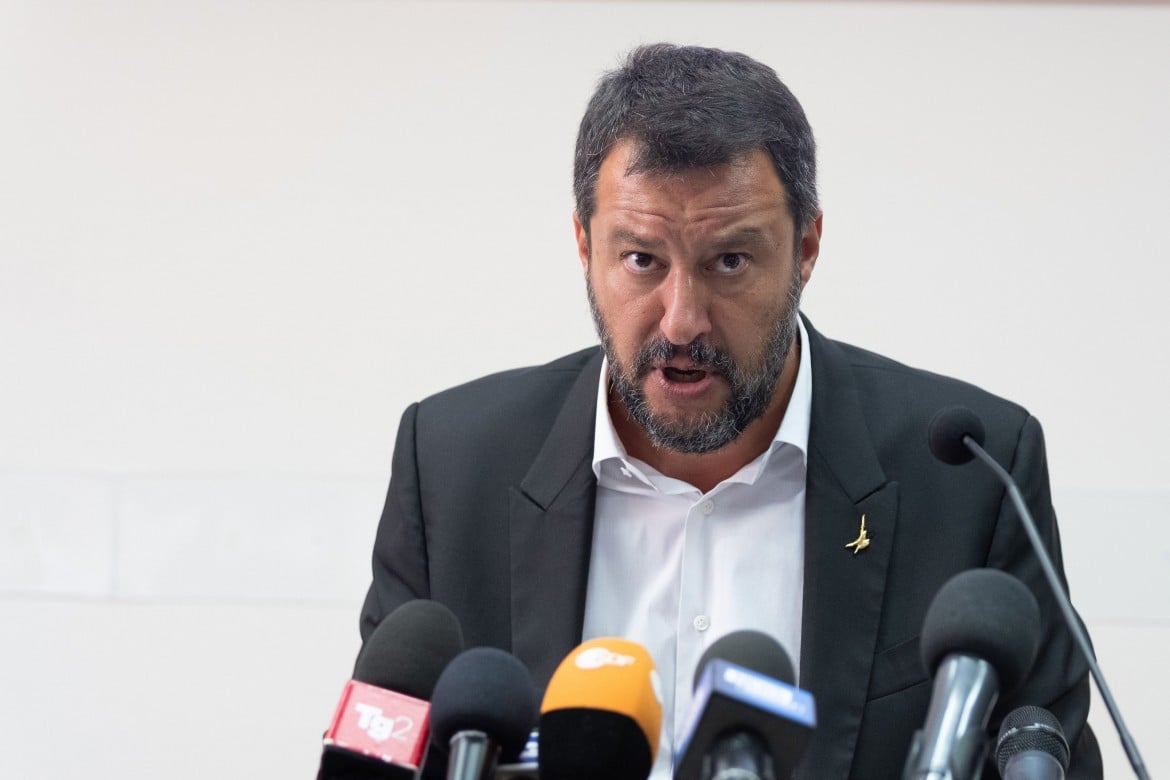 Salvini blocca le trattative: «Nessuno sbarco, non mollo»