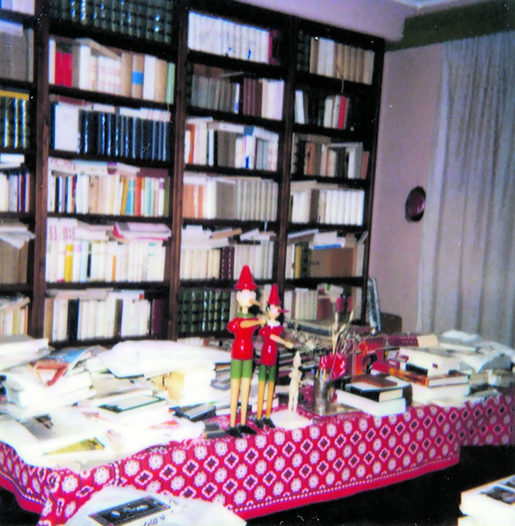 Sala-studio dell’appartamento di Manganelli a via Senafè, Roma, quartiere «africano». Foto, courtesy Lietta Manganelli e Quodlibet Edizioni
