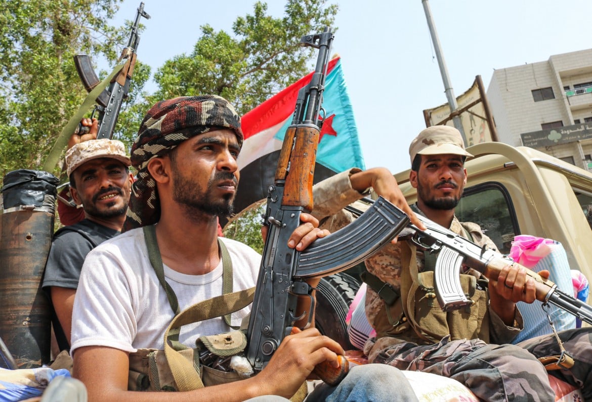 Gli alleati si bombardano, Aden spacca gli anti-Houthi