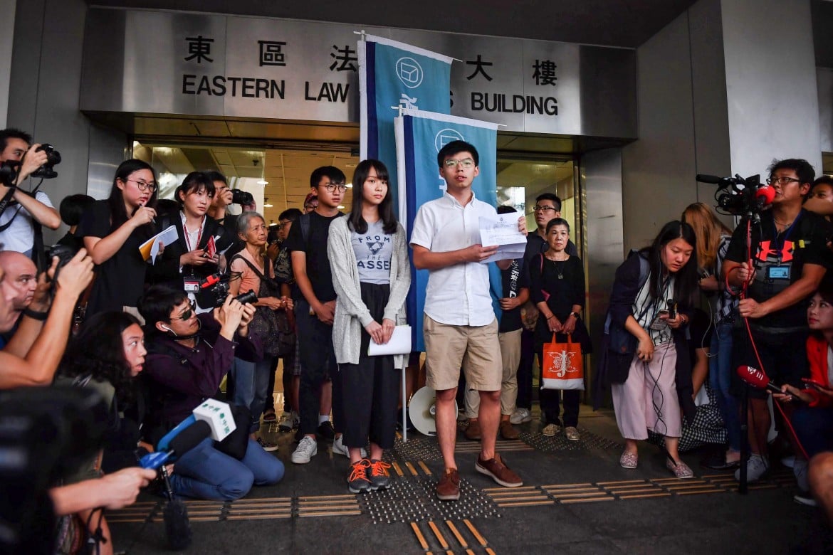 Hong Kong, arrestati attivisti. Cina, no a mediazione di Lam