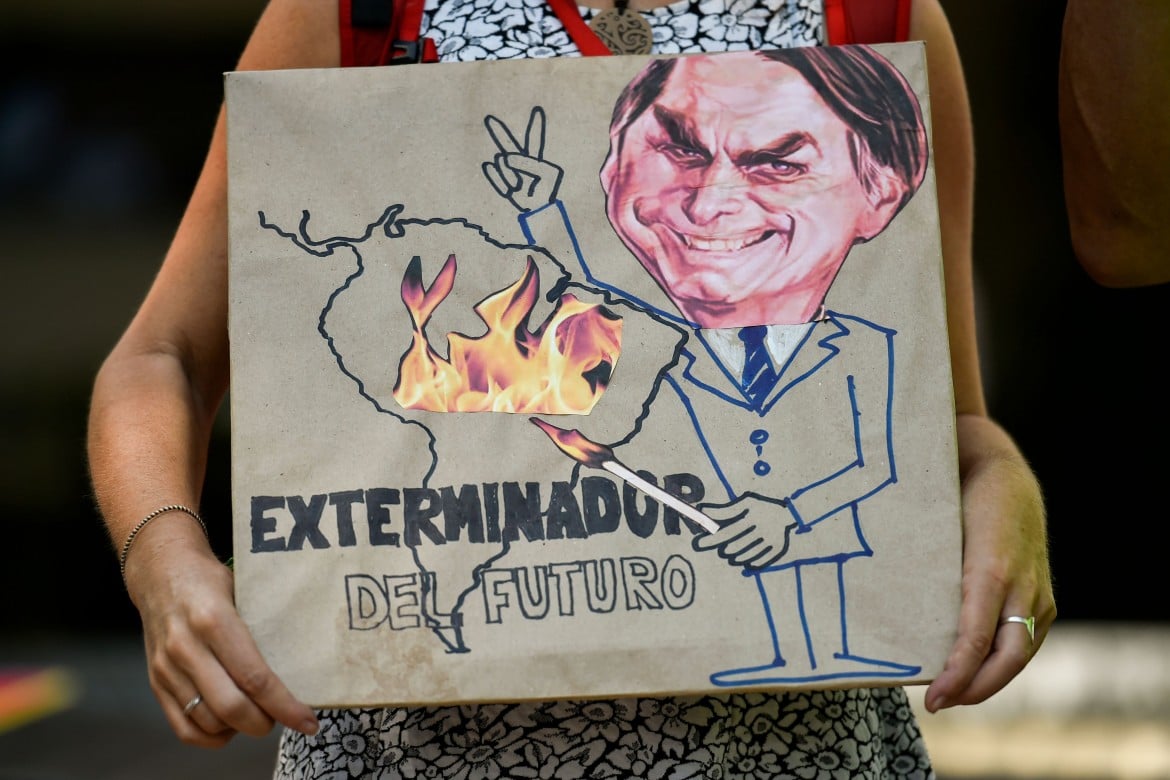 Amazzonia in fiamme, ora Bolsonaro teme le sanzioni