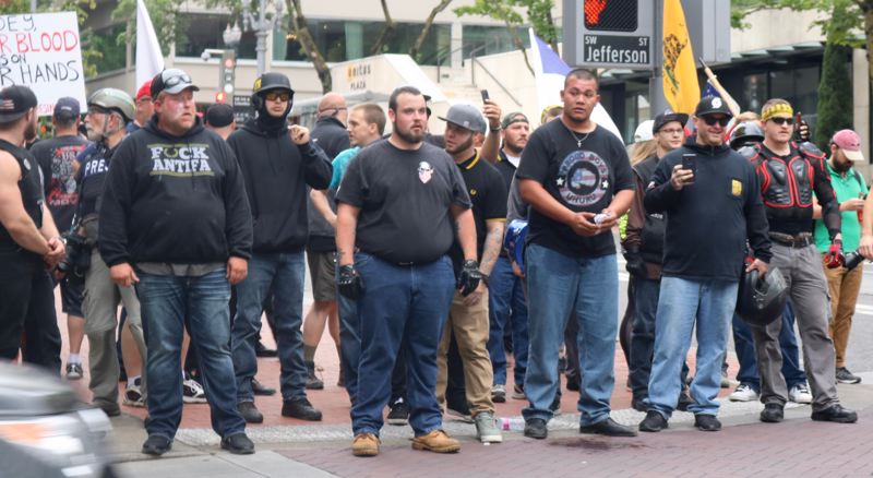 A Portland la sfilata dei suprematisti: “Antifa terroristi”