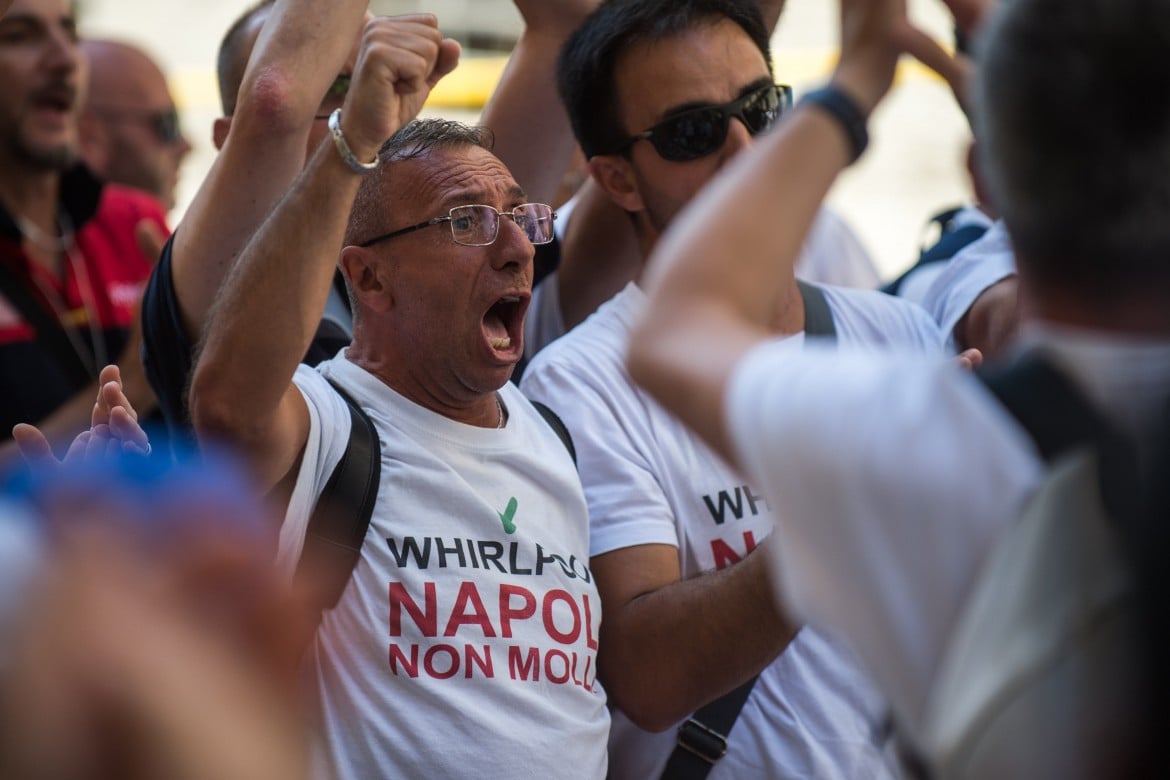 «17 milioni son pochi»: ennesimo ricatto di Whirlpool su Napoli
