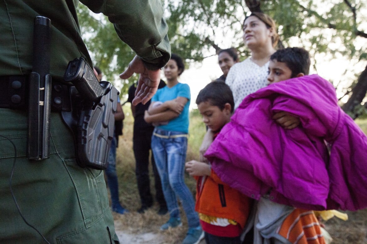 Polizia Usa addestrata a cacciare migranti. E l’asilo sparisce