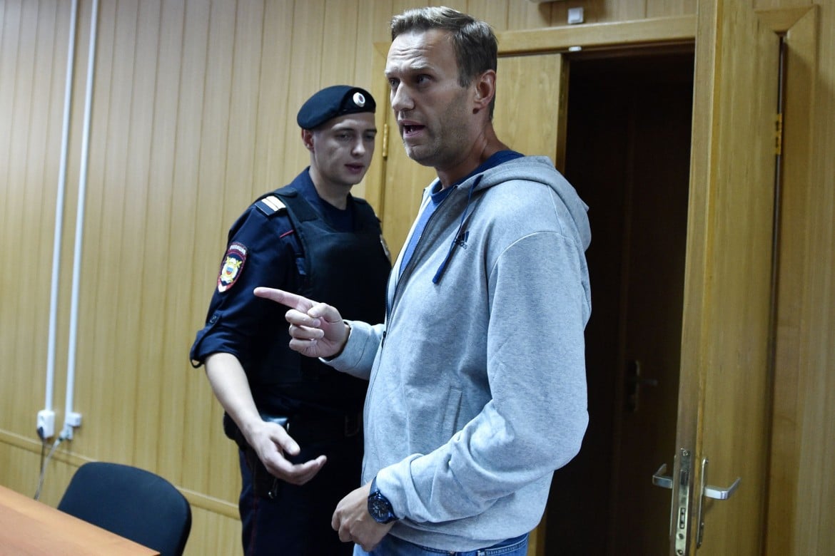 Putin torna alle maniere forti, raid negli uffici dell’oppositore Navalny