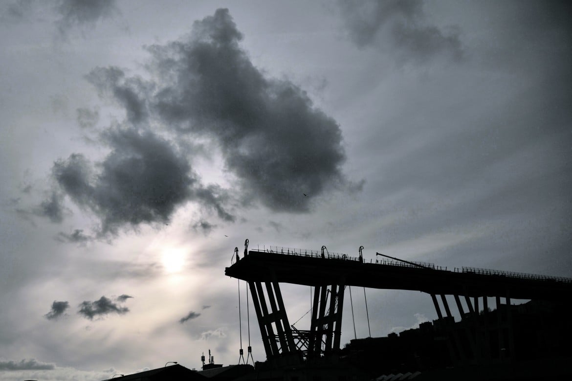 Crollo del ponte Morandi: Aspi fuori dal processo